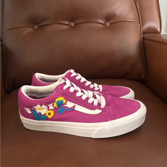 Vans Old Skool Shoes Womens Size 7 Fuchsia Floral Embroidered Sneakers Low Top - Picture 1 of 6